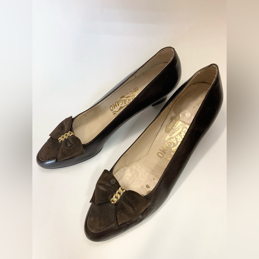 Ferragamo brown bow leather pumps